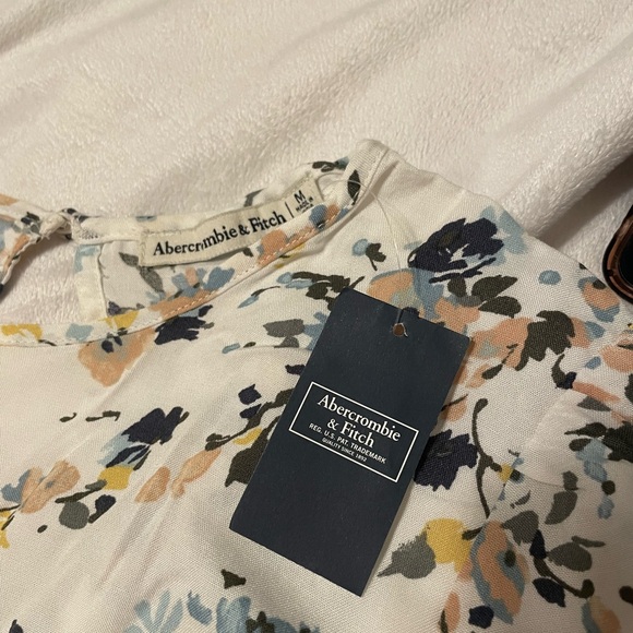 Abercrombie & Fitch Floral Blouse in Cream and Blue - Picture 5 of 6